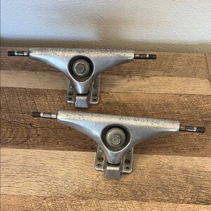 Gullwing Neil Carver Skateboard Trucks